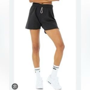 Alo gym sweat short - dark heather grey